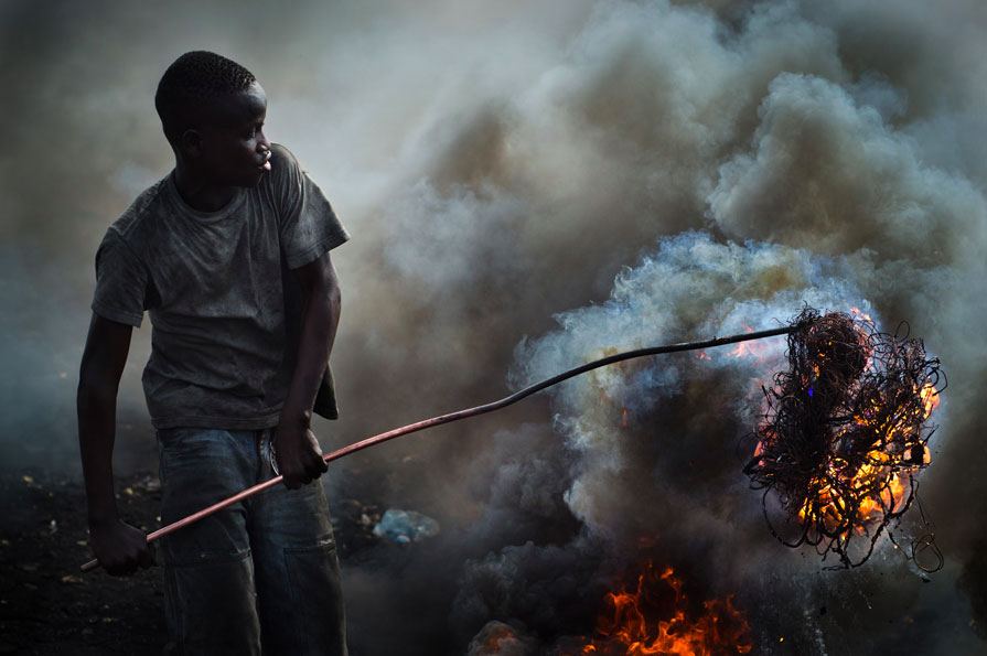 e-waste-burning-cables-895x595